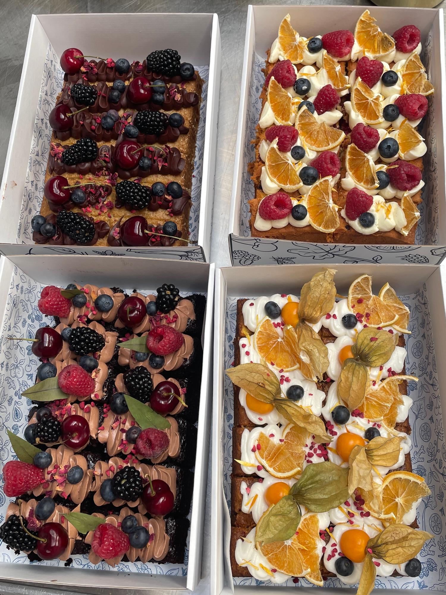 Vegan Vanilla & Chocolate Little Cakes 