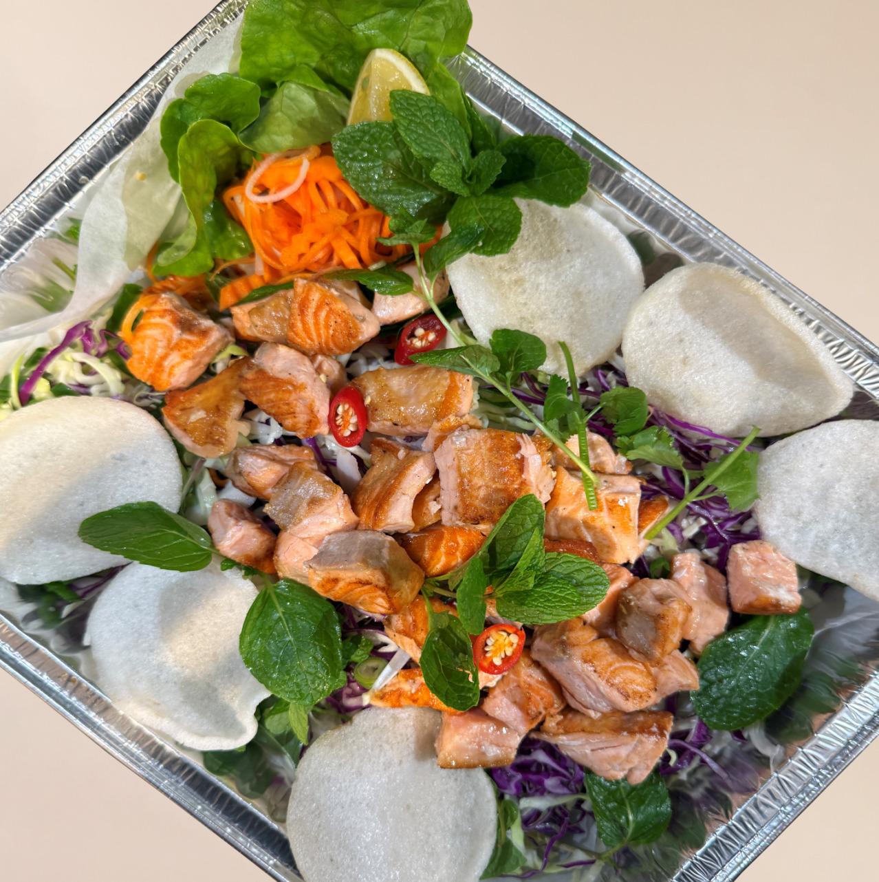 Seared Salmon Noodle Salad (Regular)