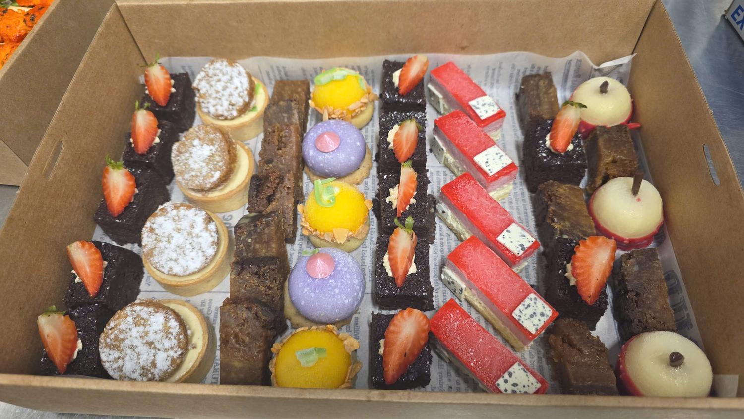 Sweet Treats Box (30 Pieces)