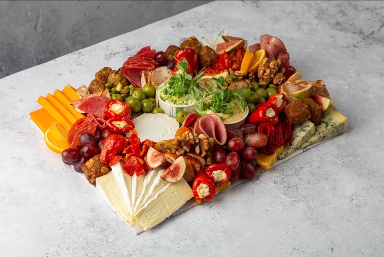 Small Pork-free Charcuterie Grazing Platter