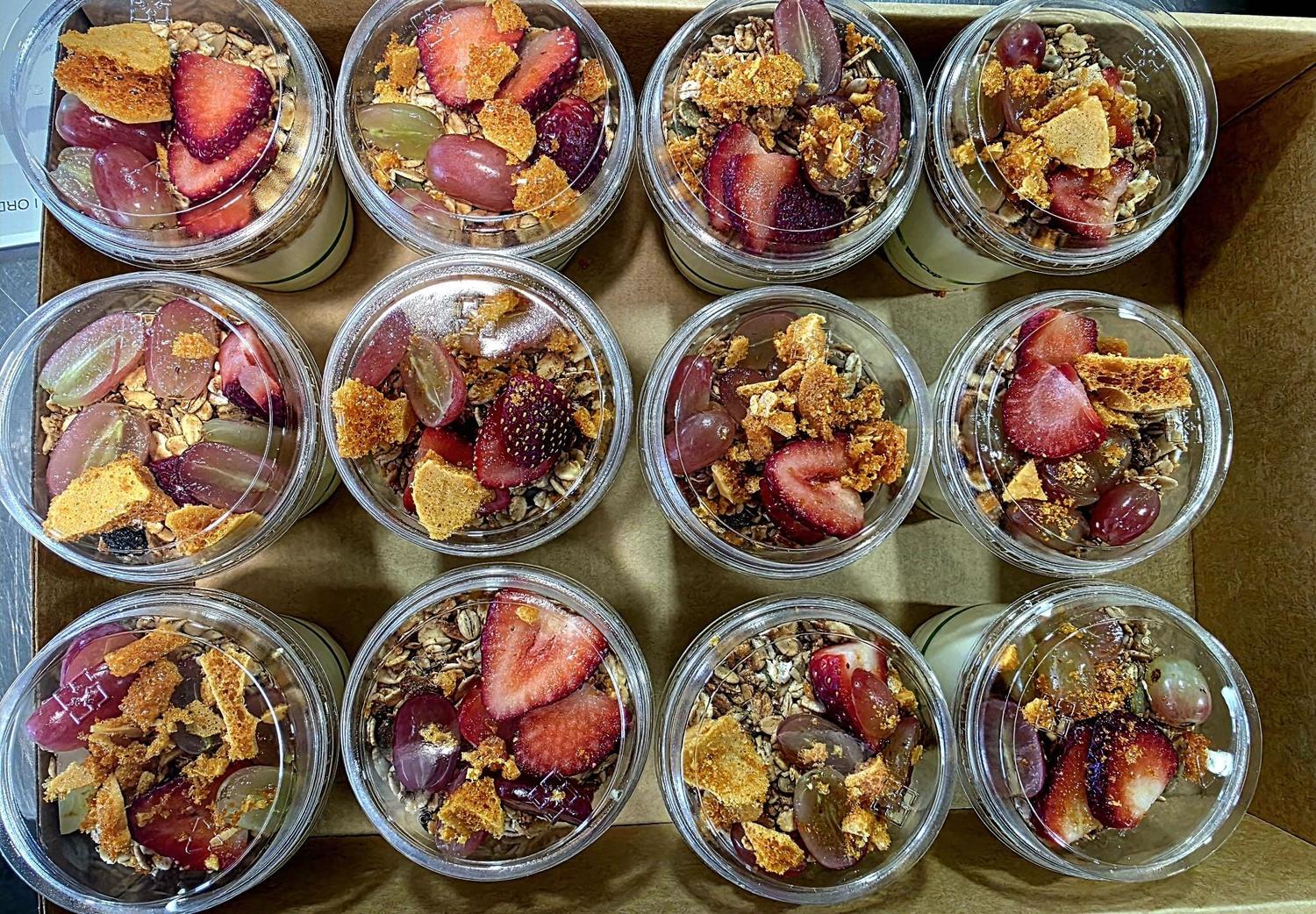 Mini Yoghurt Granola Cups