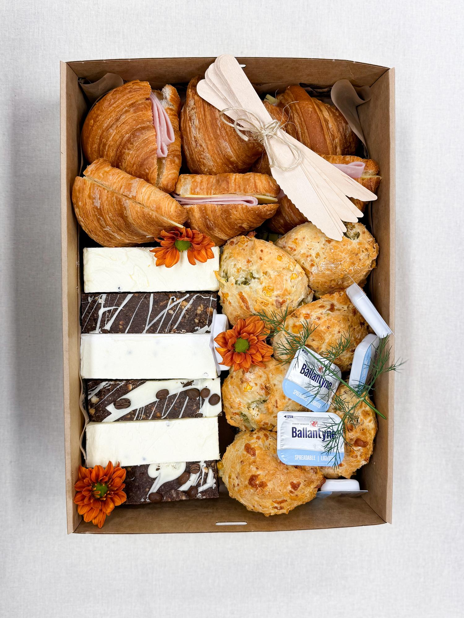 Savoury Snacks Grazing Medium Box (18pcs)