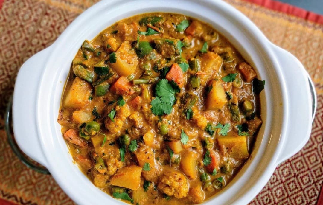 Mixed Vegetables Curry with plain or garlic naan