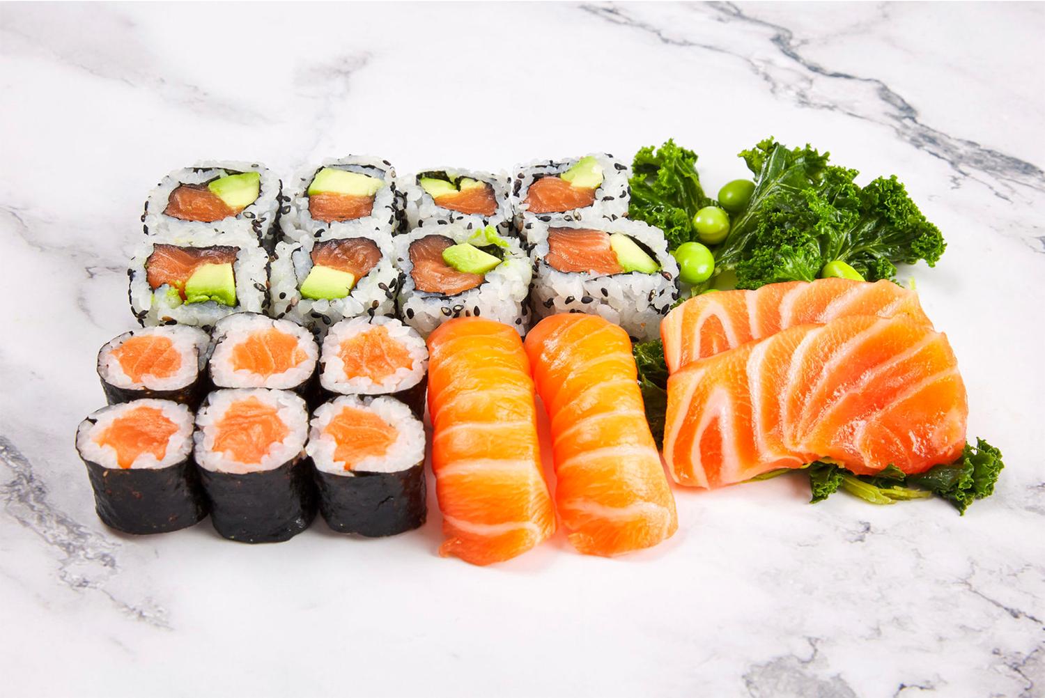 Salmon Sushi Set (18 pcs)