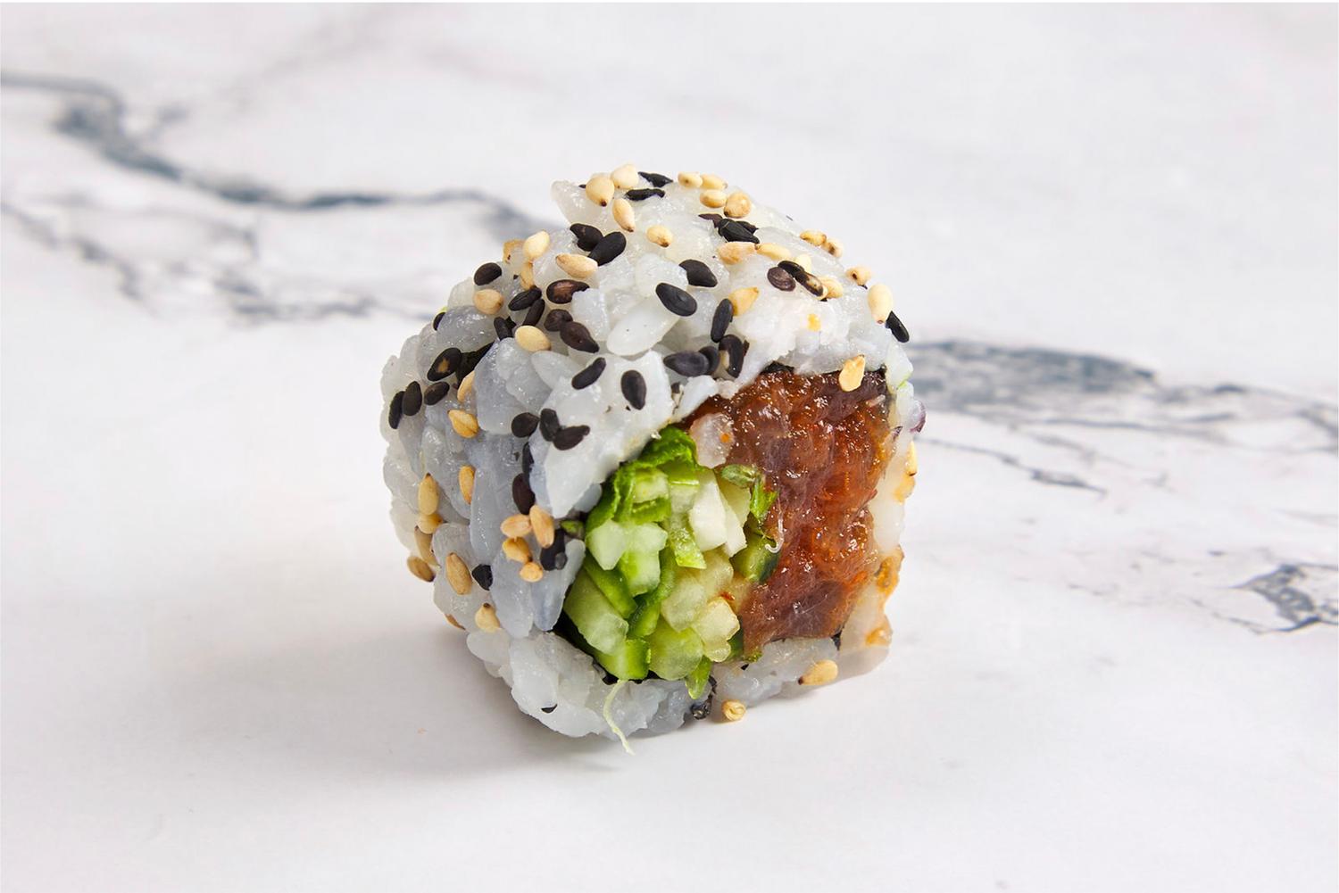 Spicy Tuna Tartar Uramaki (8 pcs)