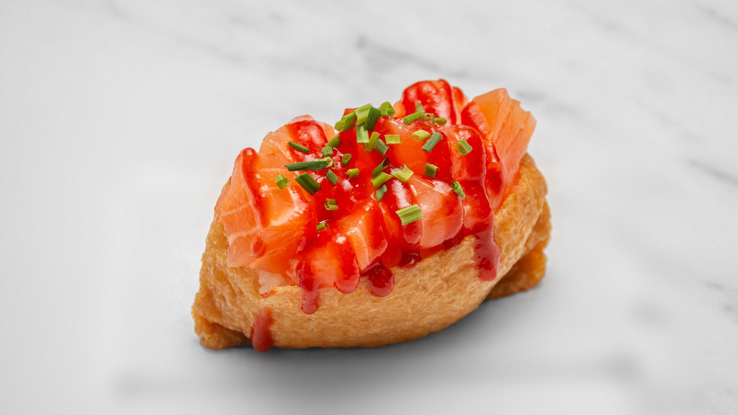 Spicy Salmon Inari Sushi (2 pcs)