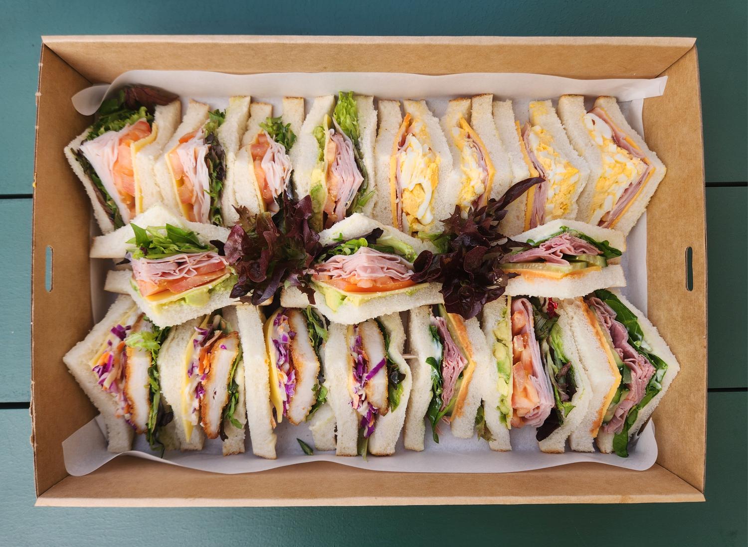 Triangle sandwiches - 10 guests (40pcs)