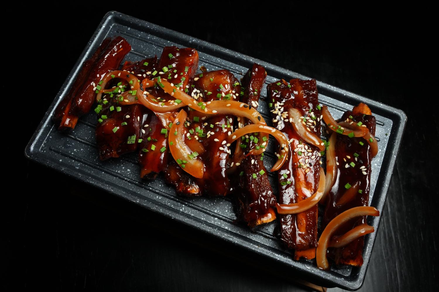Capital-Style Lion Ribs