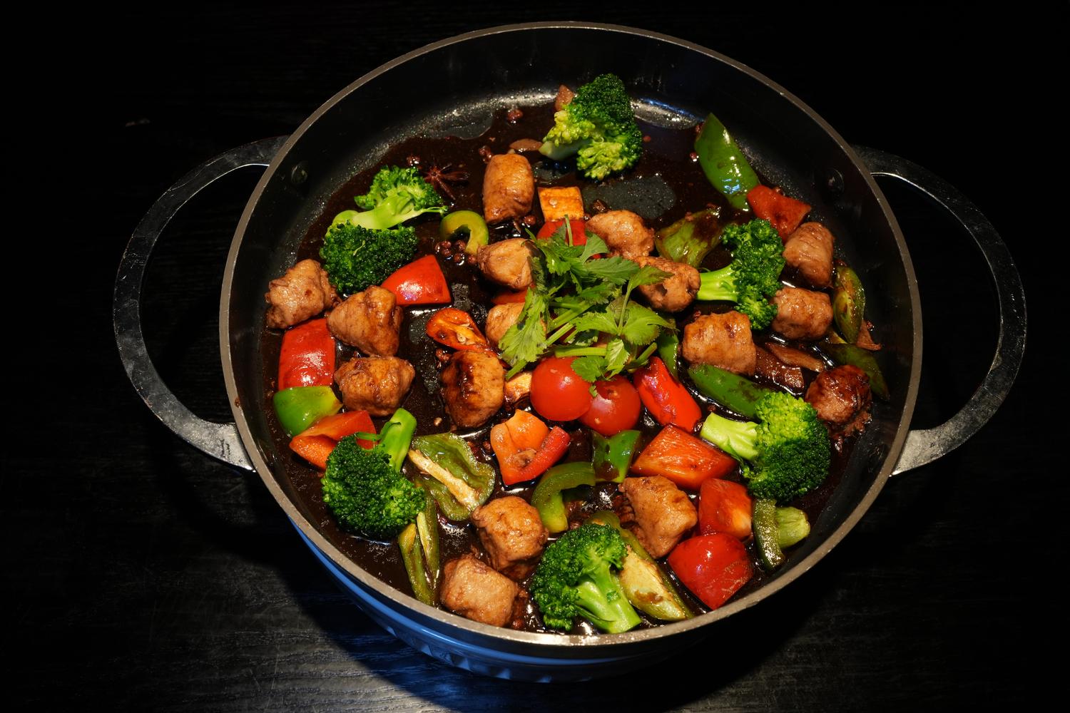 Linyi Stir-Fried Chicken (Boneless)