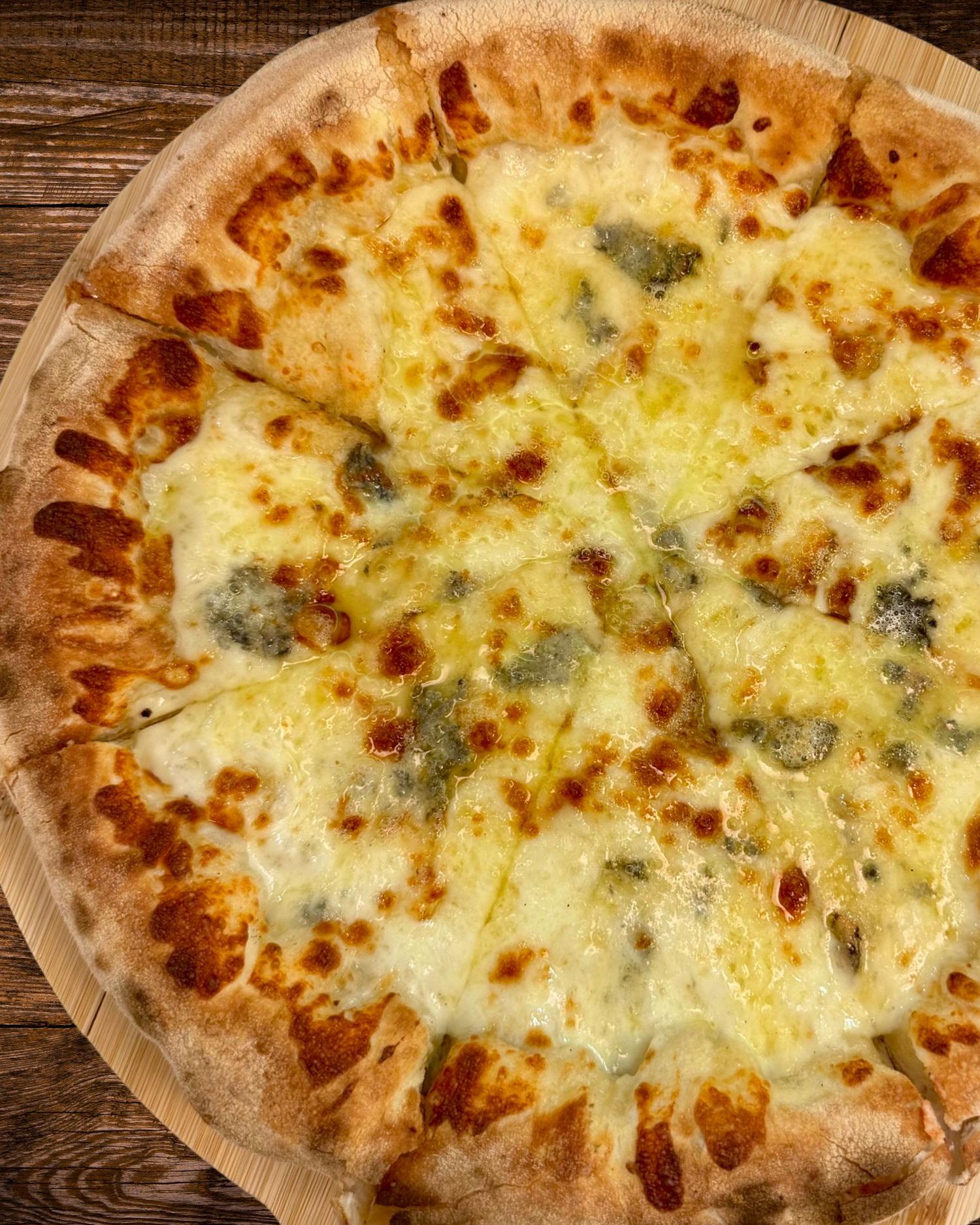 4 Cheeses Pizza